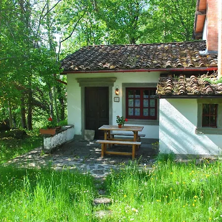 Holiday home With Garden And Shared Pool