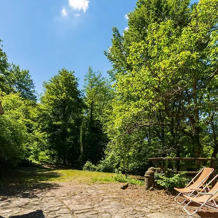 Holiday home With Garden And Shared Pool