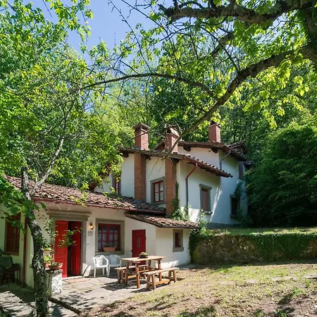 Holiday home With Garden And Shared Pool