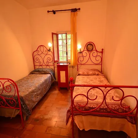 Holiday home With Garden And Shared Pool